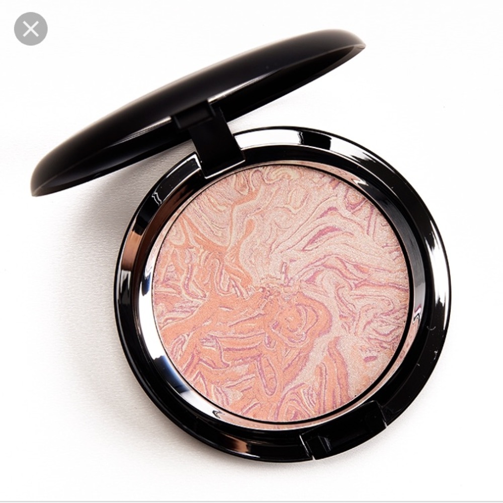 MAC Cosmetics Highlighter